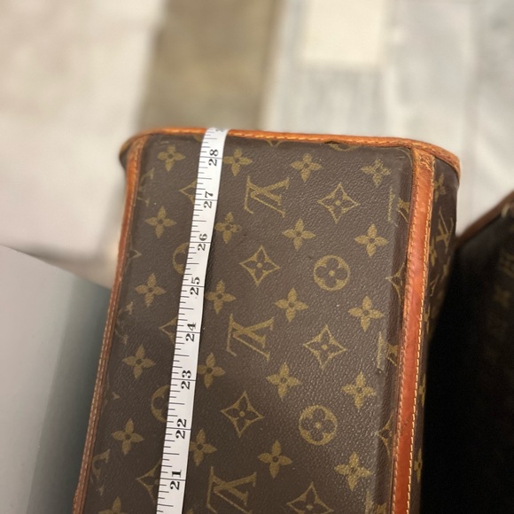 2 Louis Vuitton vintage rolling suitcases, comes w/ LV luggage tag and lock +key - Picture 13 of 15